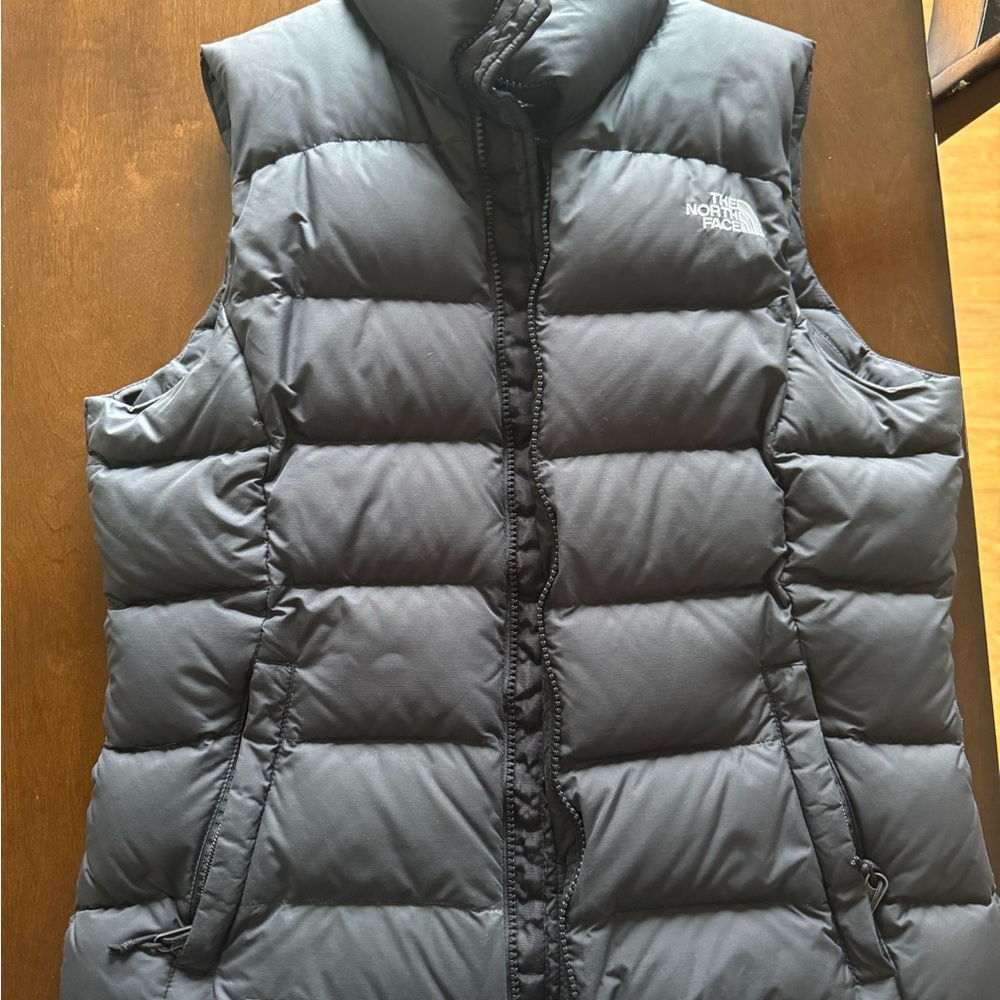 The North Face Black Puffer Vest with Quilted Design and Stand-Up Collar